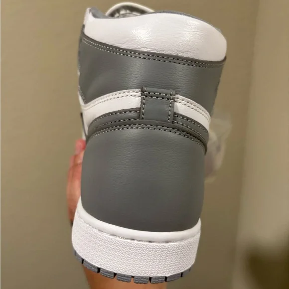 Jordan retro 1 high white and grey